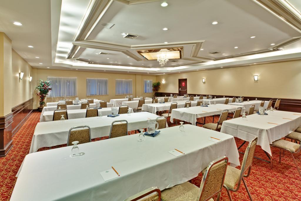 Holiday Inn Montreal Midtown Buitenkant foto
